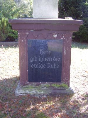 Friedhof-Kreuz-Denkmalschutz_3_400